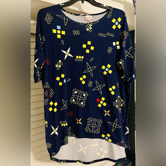 Lula Roe printed shirt size large… wore it 1-2 times - Picture 1 of 2